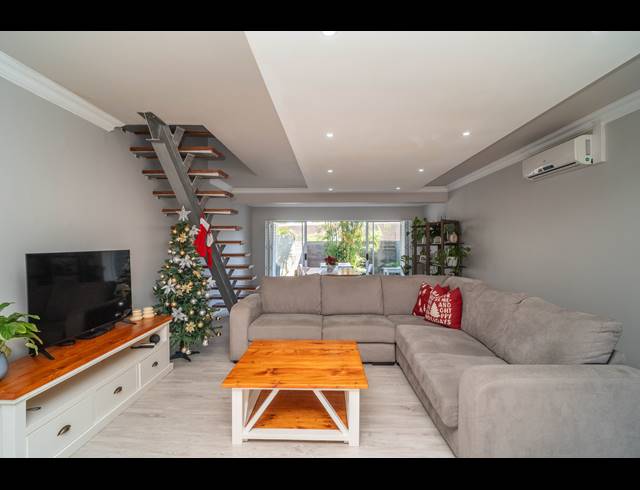 2 BEDROOM DUPLEX FOR SALE IN UMHLANGA CENTRAL